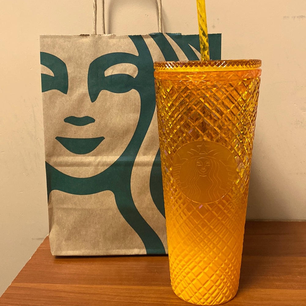 Starbucks Mango Ombré Venti cup. Summer 2022 Collection